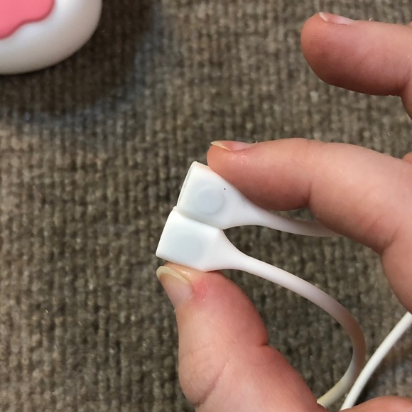 AirPod Pro Animal Paw Case - Picture 4 of 7